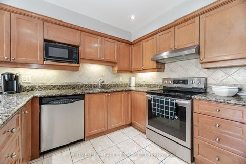 Photo 12 at 32 - 83 Mondeo Drive, Malvern, Toronto
