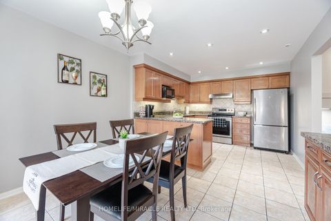 Photo 17 at 32 - 83 Mondeo Drive, Malvern, Toronto
