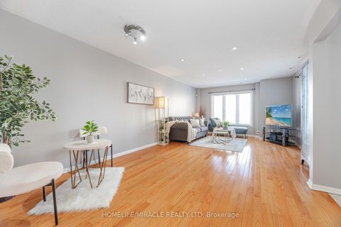 Photo 20 at 32 - 83 Mondeo Drive, Malvern, Toronto