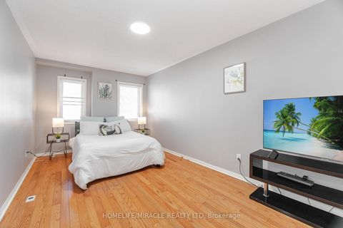 Photo 33 at 32 - 83 Mondeo Drive, Malvern, Toronto
