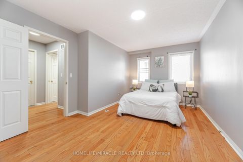 Photo 34 at 32 - 83 Mondeo Drive, Malvern, Toronto