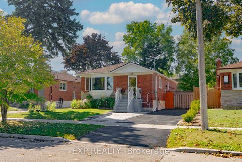 Photo 2 at 30 Ronway Crescent, Woburn, Toronto