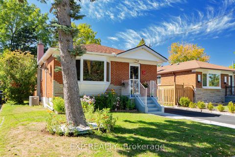Photo 3 at 30 Ronway Crescent, Woburn, Toronto