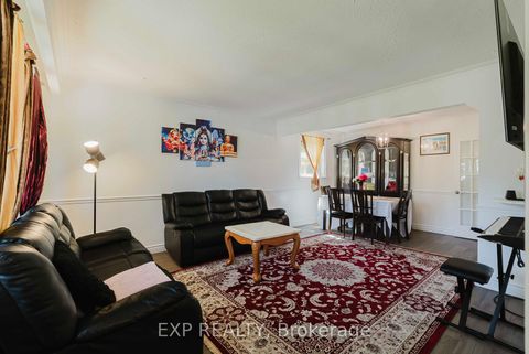 Photo 6 at 30 Ronway Crescent, Woburn, Toronto