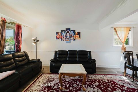 Photo 7 at 30 Ronway Crescent, Woburn, Toronto