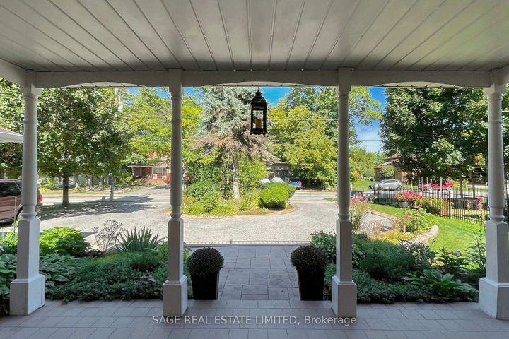 Photo 2 at 91 Twyn Rivers Drive, Rougemount, Pickering