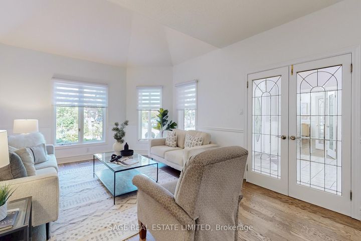 Photo 5 at 91 Twyn Rivers Drive, Rougemount, Pickering