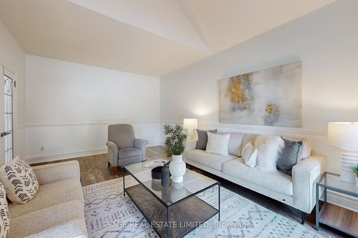 Photo 6 at 91 Twyn Rivers Drive, Rougemount, Pickering
