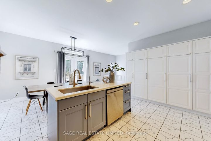 Photo 11 at 91 Twyn Rivers Drive, Rougemount, Pickering