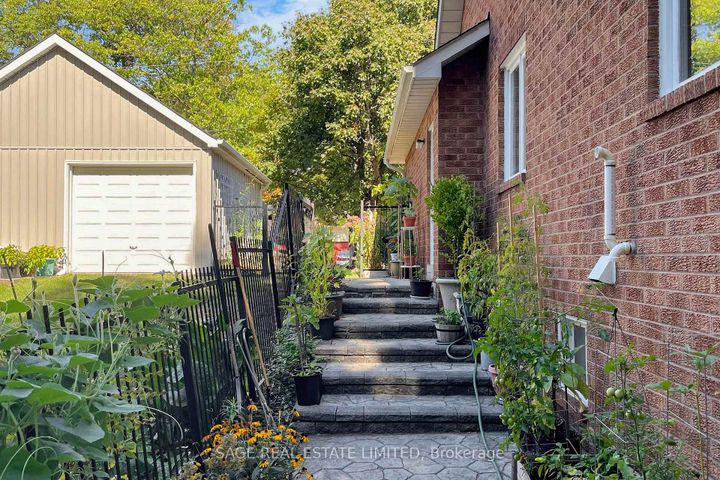 Photo 44 at 91 Twyn Rivers Drive, Rougemount, Pickering