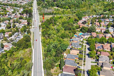 Photo 5 at 925 Harmony Road N, Pinecrest, Oshawa