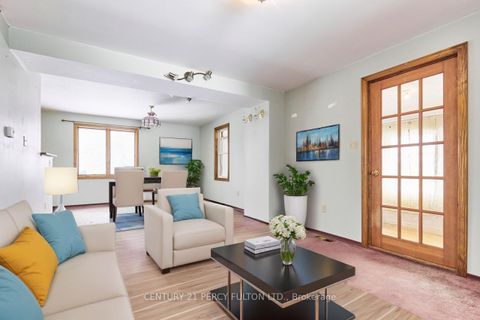 Photo 9 at 925 Harmony Road N, Pinecrest, Oshawa