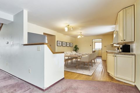 Photo 10 at 925 Harmony Road N, Pinecrest, Oshawa