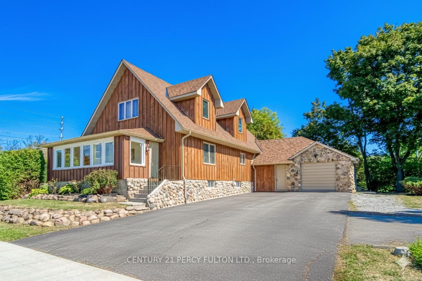 925 Harmony Road N, Pinecrest, Oshawa photo number 2