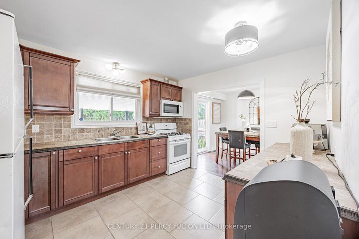 Photo 7 at 904 Somerville Street, Centennial, Oshawa