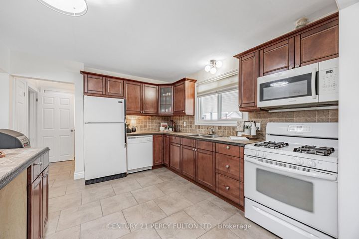 Photo 8 at 904 Somerville Street, Centennial, Oshawa