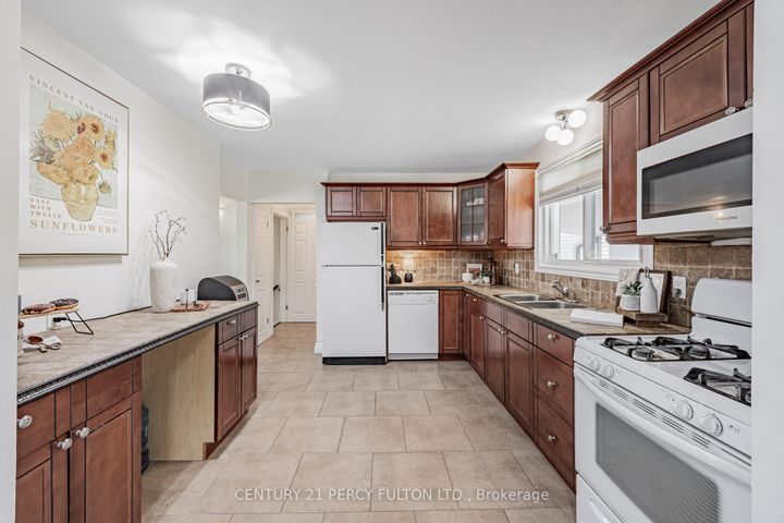 Photo 9 at 904 Somerville Street, Centennial, Oshawa