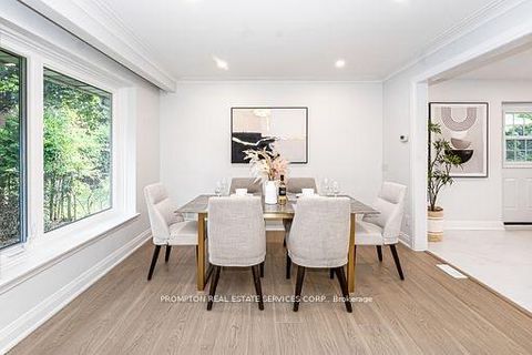 Photo 3 at 318 Paliser Crescent S, Harding, Richmond Hill