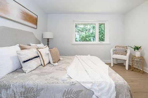 Photo 12 at 318 Paliser Crescent S, Harding, Richmond Hill