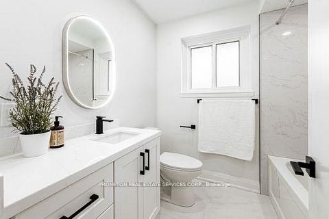 Photo 14 at 318 Paliser Crescent S, Harding, Richmond Hill