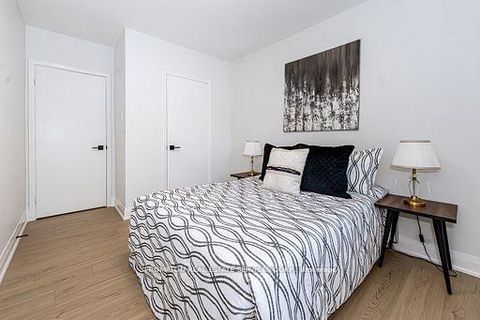 Photo 19 at 318 Paliser Crescent S, Harding, Richmond Hill