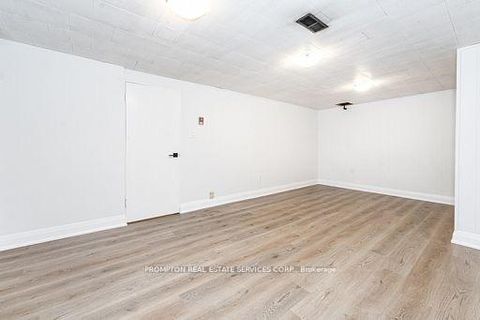 Photo 22 at 318 Paliser Crescent S, Harding, Richmond Hill