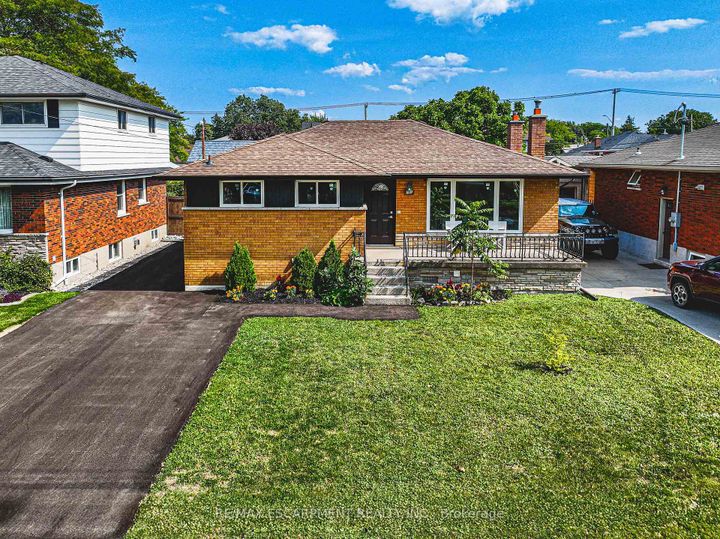 Photo 1 at 131 Welbourn Drive, Balfour, Hamilton