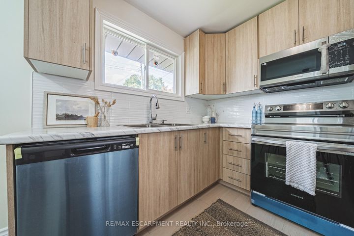 Photo 10 at 131 Welbourn Drive, Balfour, Hamilton