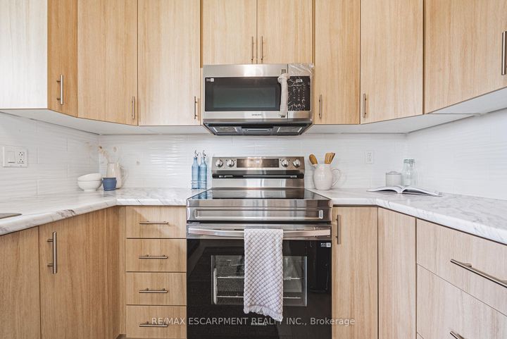 Photo 12 at 131 Welbourn Drive, Balfour, Hamilton