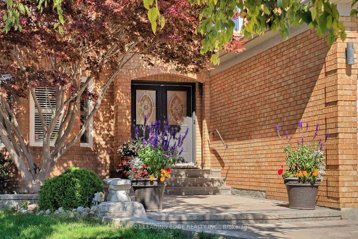 Photo 1 at 10 MACRILL Road, Cachet, Markham