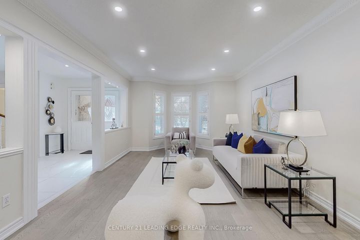 Photo 2 at 10 MACRILL Road, Cachet, Markham