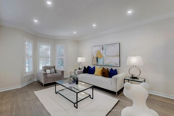 Photo 3 at 10 MACRILL Road, Cachet, Markham