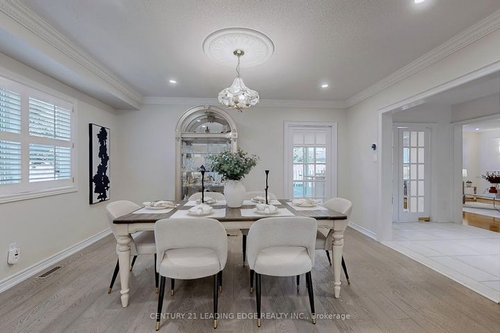 Photo 4 at 10 MACRILL Road, Cachet, Markham