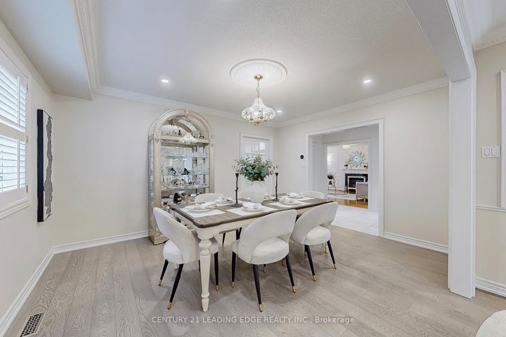 Photo 5 at 10 MACRILL Road, Cachet, Markham