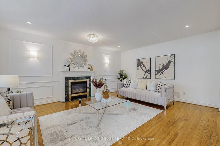 Photo 7 at 10 MACRILL Road, Cachet, Markham