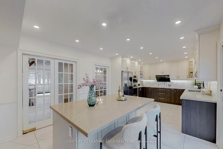 Photo 9 at 10 MACRILL Road, Cachet, Markham