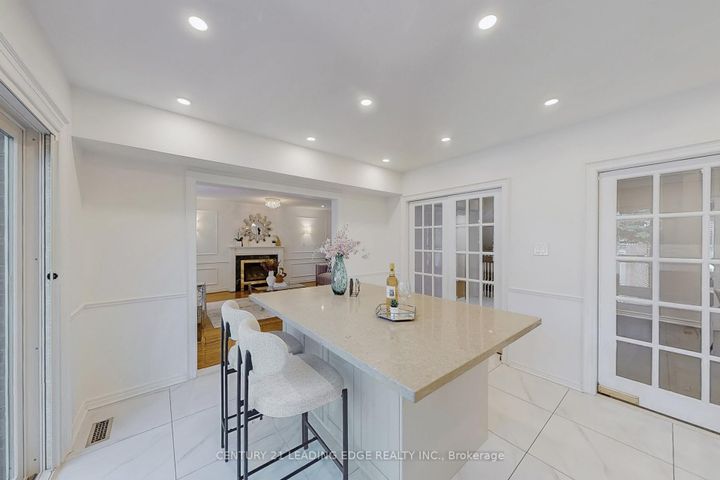 Photo 11 at 10 MACRILL Road, Cachet, Markham