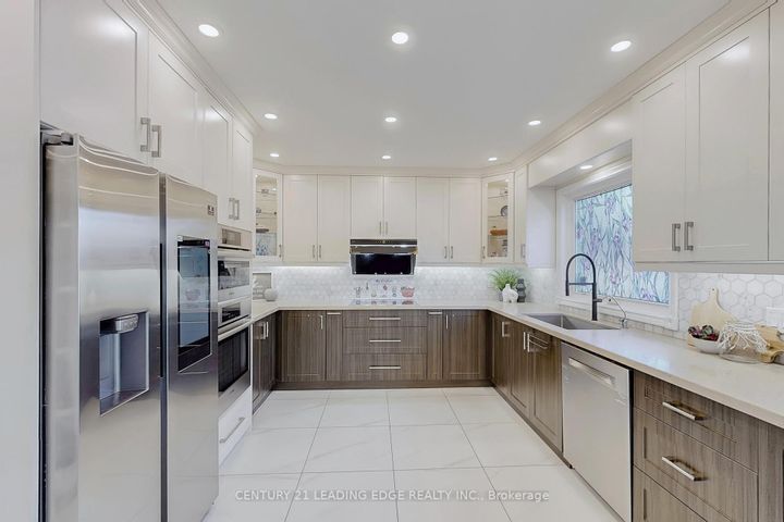 Photo 12 at 10 MACRILL Road, Cachet, Markham