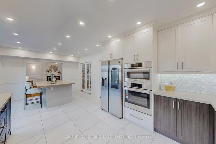 Photo 13 at 10 MACRILL Road, Cachet, Markham