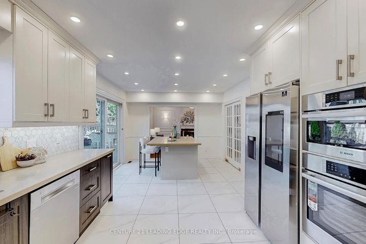 Photo 15 at 10 MACRILL Road, Cachet, Markham