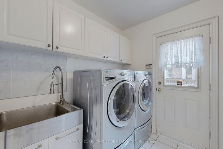 Photo 19 at 10 MACRILL Road, Cachet, Markham