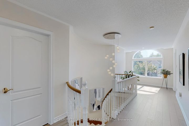 Photo 22 at 10 MACRILL Road, Cachet, Markham
