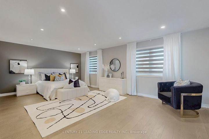 Photo 23 at 10 MACRILL Road, Cachet, Markham