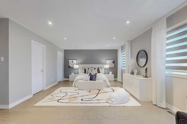 Photo 24 at 10 MACRILL Road, Cachet, Markham