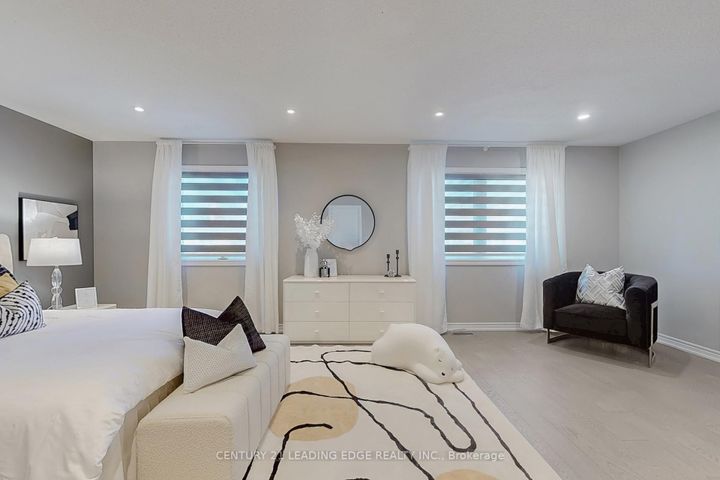 Photo 26 at 10 MACRILL Road, Cachet, Markham