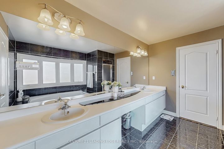 Photo 27 at 10 MACRILL Road, Cachet, Markham
