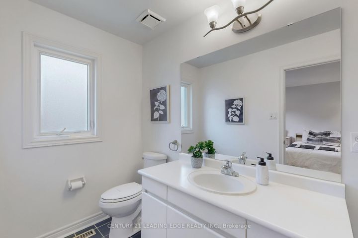 Photo 31 at 10 MACRILL Road, Cachet, Markham