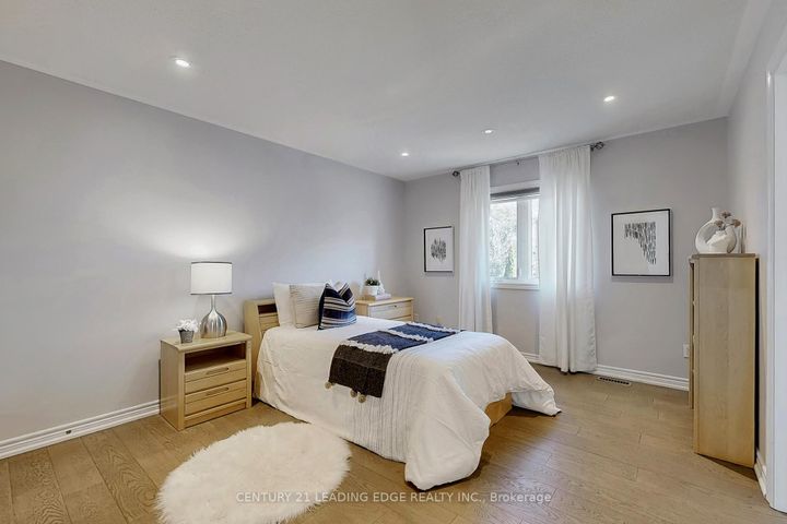 Photo 32 at 10 MACRILL Road, Cachet, Markham