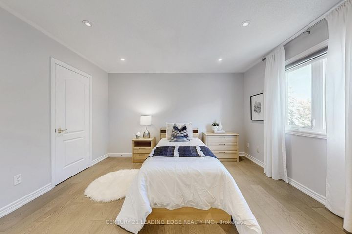 Photo 33 at 10 MACRILL Road, Cachet, Markham