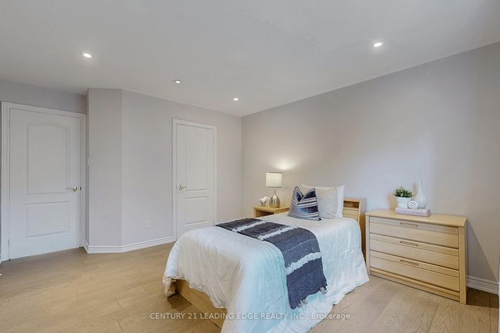 Photo 34 at 10 MACRILL Road, Cachet, Markham